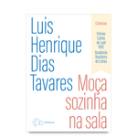 Moça sozinha na sala